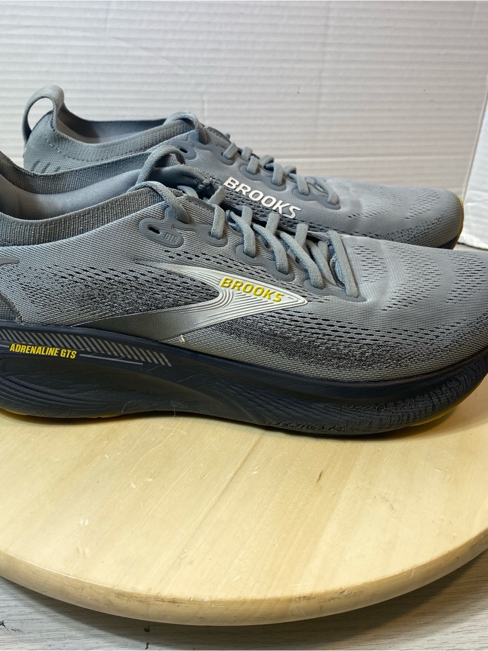 Brooks Adrenaline GTS 25 Men’s Size 11 Gray Running Shoes DNA Loft